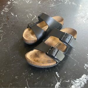 Kids Birkenstock Arizona Black Sandals.Gently worn. Size 31, 13-13.5